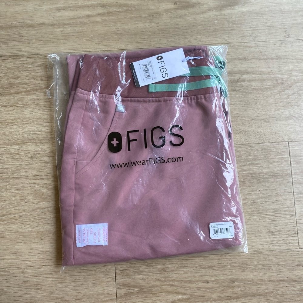 Chalk Pink Figs Zamora High Waisted Yoga Scrub Pant